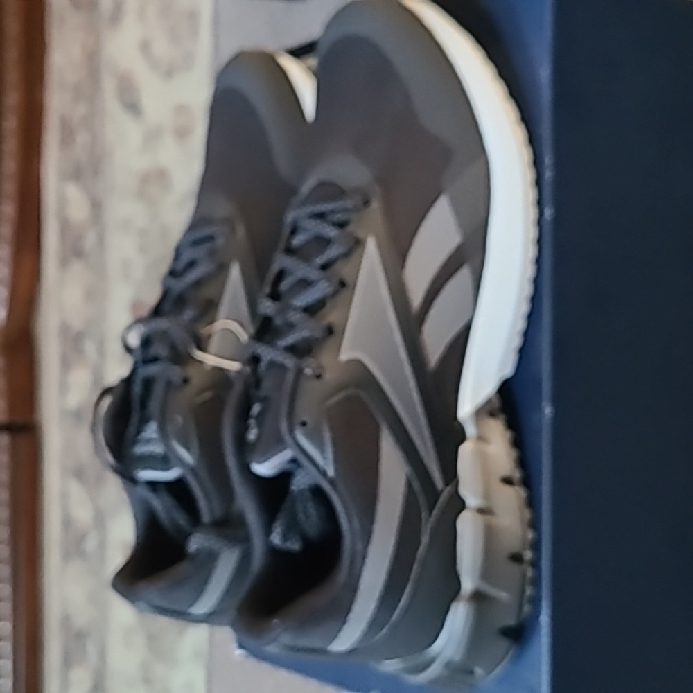 REEBOK BRAND MENS BLACK RUN SHOES SIZE 9.5